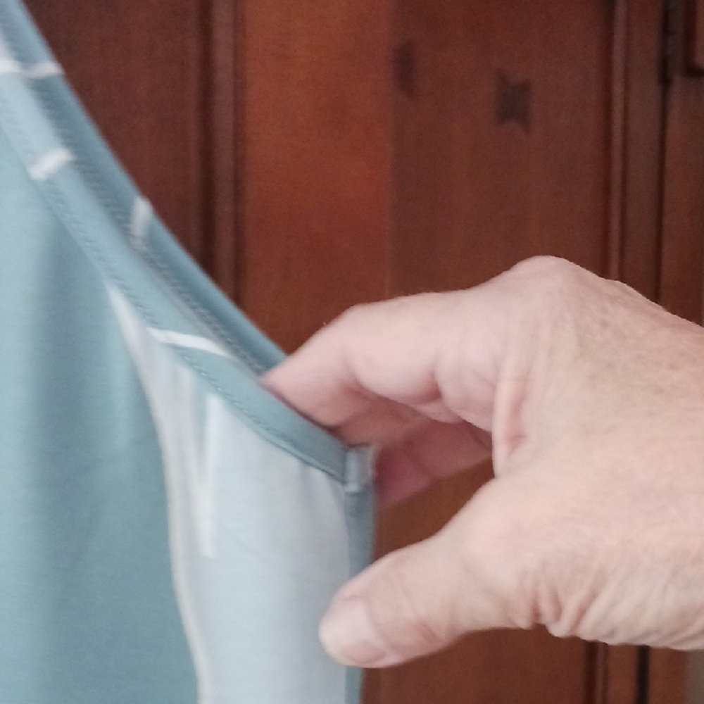 Elegant Blue Sleeveless Top - Picture 4 of 6